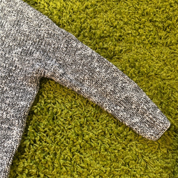 Gray and white criss-cross back sweater - Picture 8 of 8